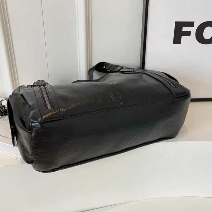 Dakota⎪The Shoulder Bag That Defines Elegance