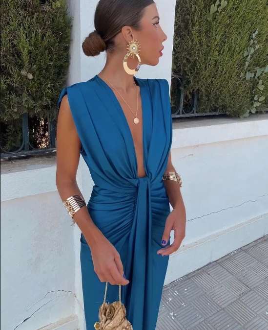 Molly | Elegant Dress with Deep Neckline